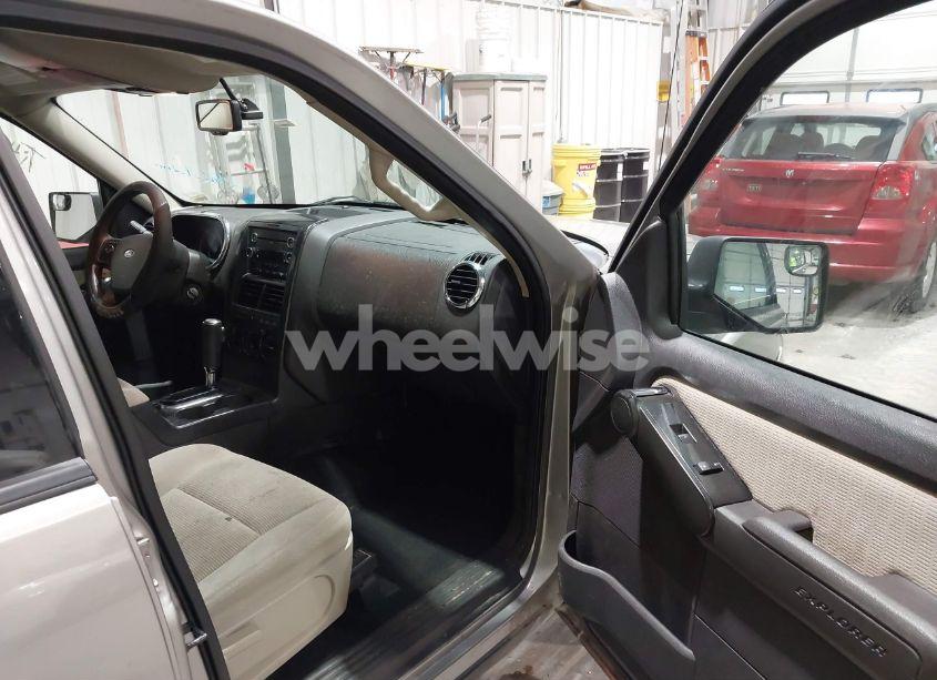 Photo 5 of 2008 Ford Explorer XLT (VIN 1FMEU73E28UB23275)