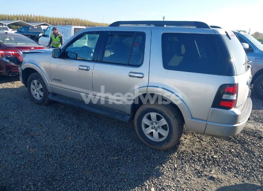 Photo 3 of 2008 Ford Explorer XLT (VIN 1FMEU73E38UA57643)