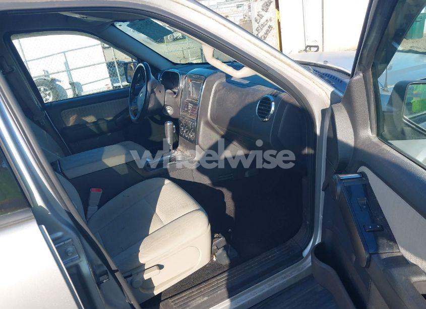 Photo 5 of 2008 Ford Explorer XLT (VIN 1FMEU73E38UA57643)