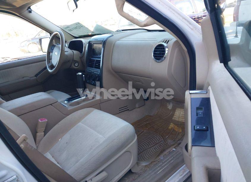 Photo 5 of 2009 Ford Explorer XLT (VIN 1FMEU73E39UA15877)