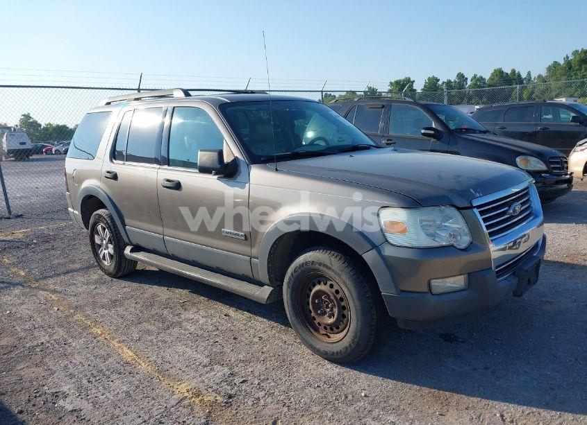 2006 Ford Explorer XLT (VIN 1FMEU73E46UA05970) main photo