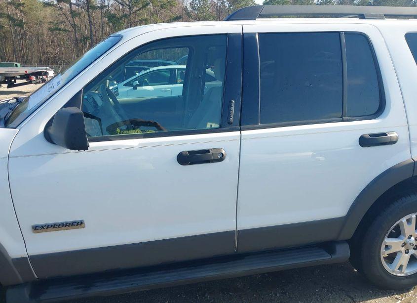 Photo 15 of 2006 Ford Explorer XLT (VIN 1FMEU73E46UA96139)