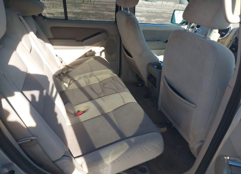Photo 8 of 2007 Ford Explorer XLT (VIN 1FMEU73E47UB08940)