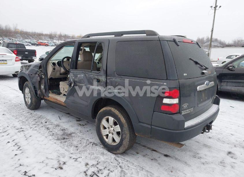 Photo 3 of 2007 Ford Explorer XLT (VIN 1FMEU73E57UA98483)