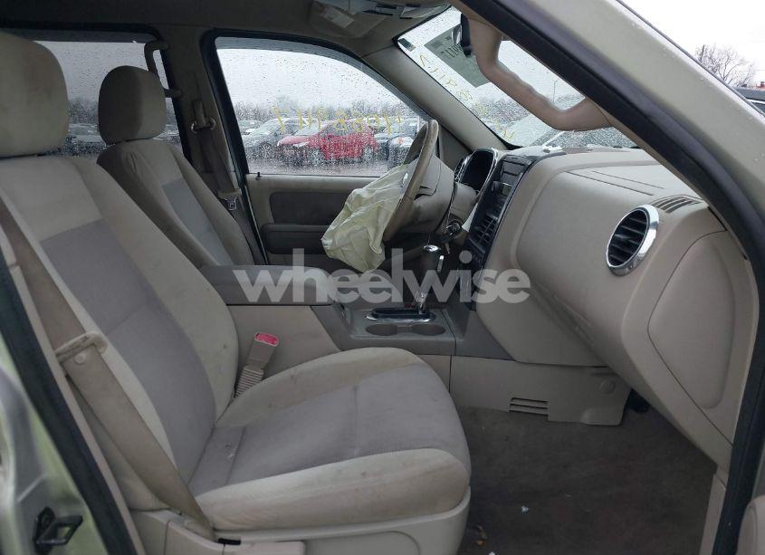 Photo 5 of 2007 Ford Explorer XLT (VIN 1FMEU73E57UB79127)