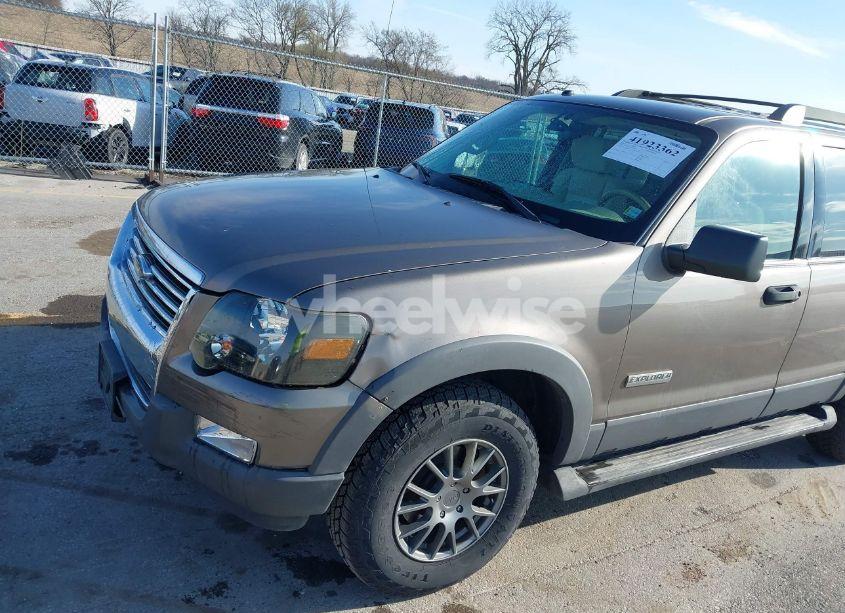 Photo 12 of 2006 Ford Explorer XLT (VIN 1FMEU73E66UB73562)