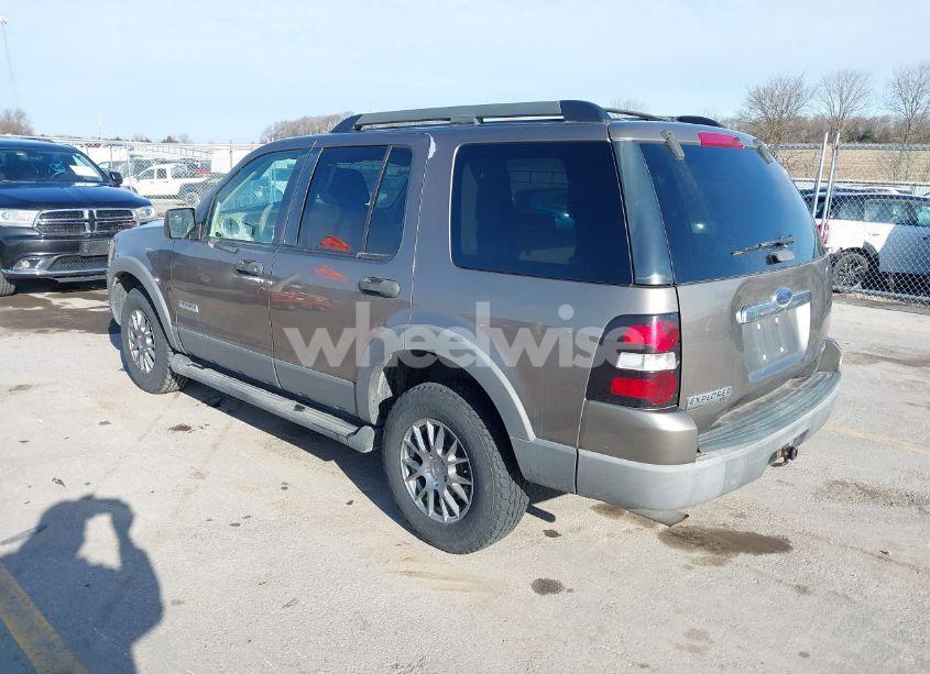 Photo 3 of 2006 Ford Explorer XLT (VIN 1FMEU73E66UB73562)