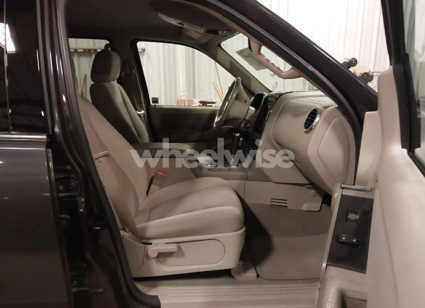 Photo 5 of 2007 Ford Explorer XLT (VIN 1FMEU73E67UB44483)