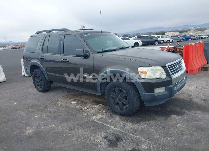 2007 Ford Explorer XLT (VIN 1FMEU73E67UB44872) main photo