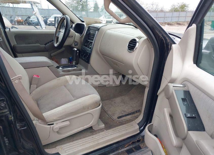 Photo 5 of 2007 Ford Explorer XLT (VIN 1FMEU73E67UB82828)