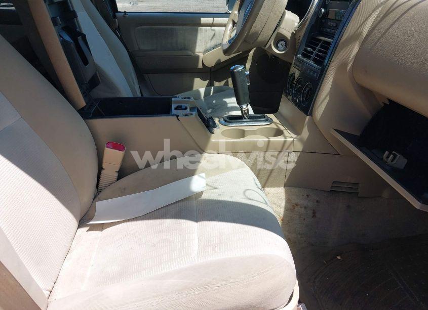 Photo 5 of 2008 Ford Explorer XLT (VIN 1FMEU73E68UA66143)