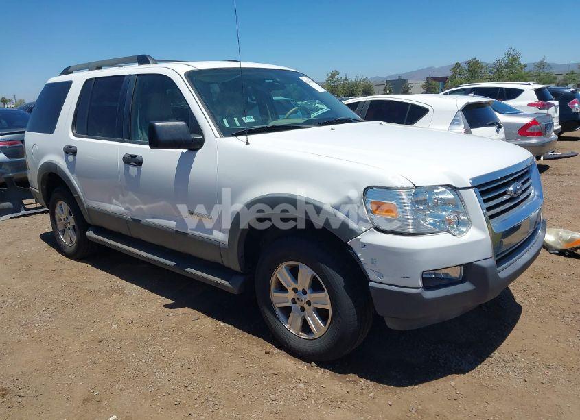 2006 Ford Explorer XLT (VIN 1FMEU73E76UA81201) main photo