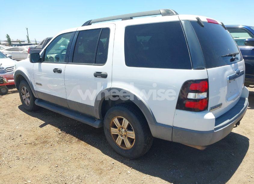 Photo 3 of 2006 Ford Explorer XLT (VIN 1FMEU73E76UA81201)