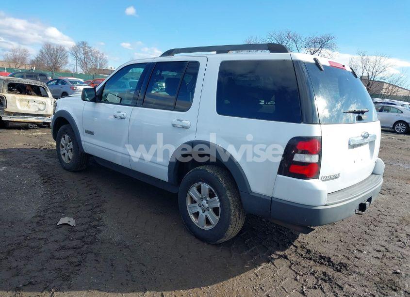 Photo 3 of 2007 Ford Explorer XLT (VIN 1FMEU73E77UB23643)