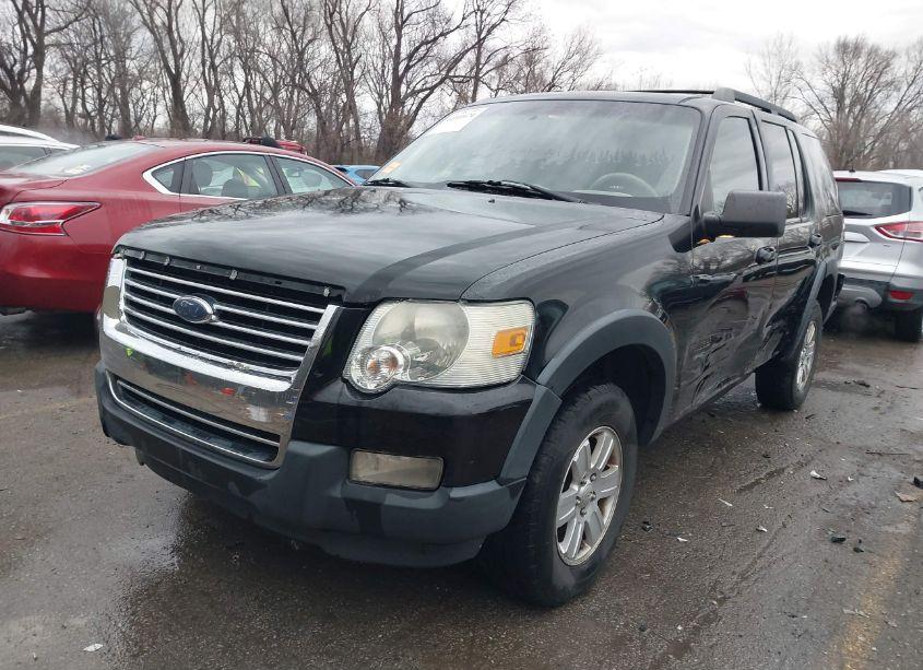 Photo 2 of 2007 Ford Explorer XLT (VIN 1FMEU73E87UB33663)