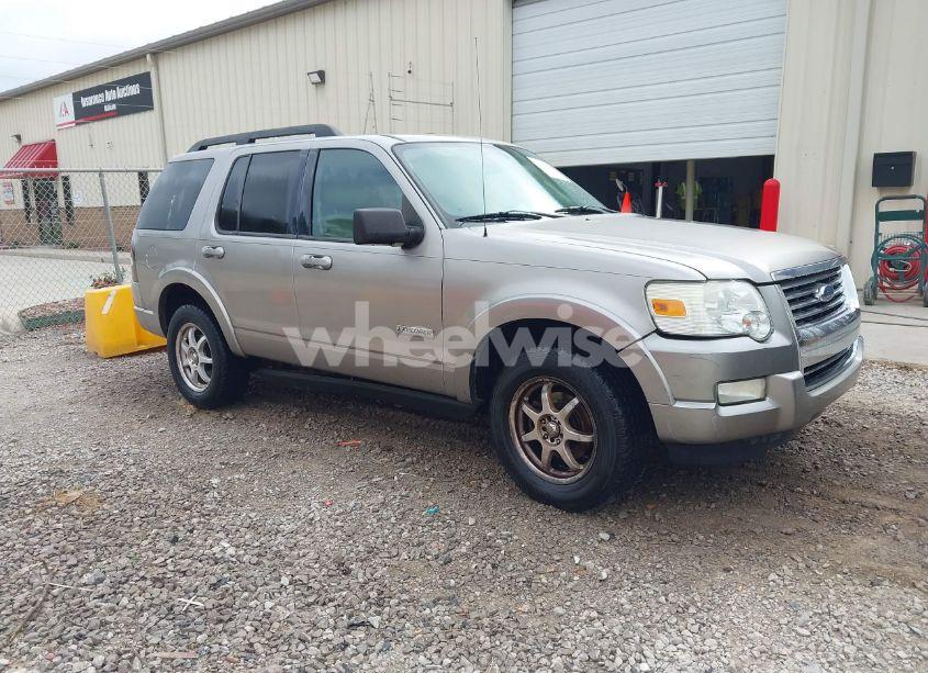 2008 Ford Explorer XLT (VIN 1FMEU73E88UA03948) main photo