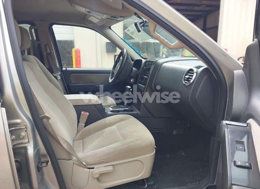 Photo 5 of 2008 Ford Explorer XLT (VIN 1FMEU73E88UA03948)