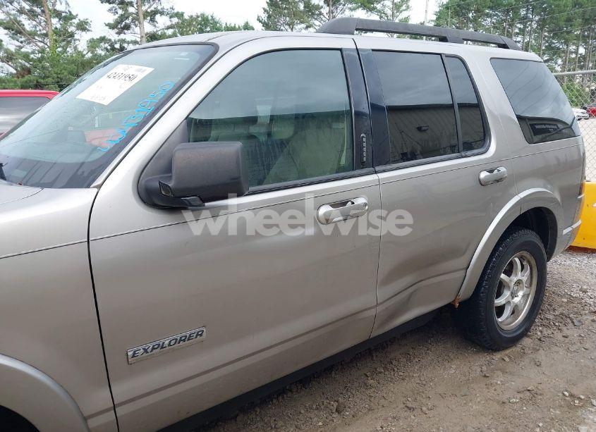 Photo 6 of 2008 Ford Explorer XLT (VIN 1FMEU73E88UA03948)