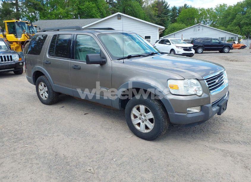 2006 Ford Explorer XLT (VIN 1FMEU73E96UA31318) main photo