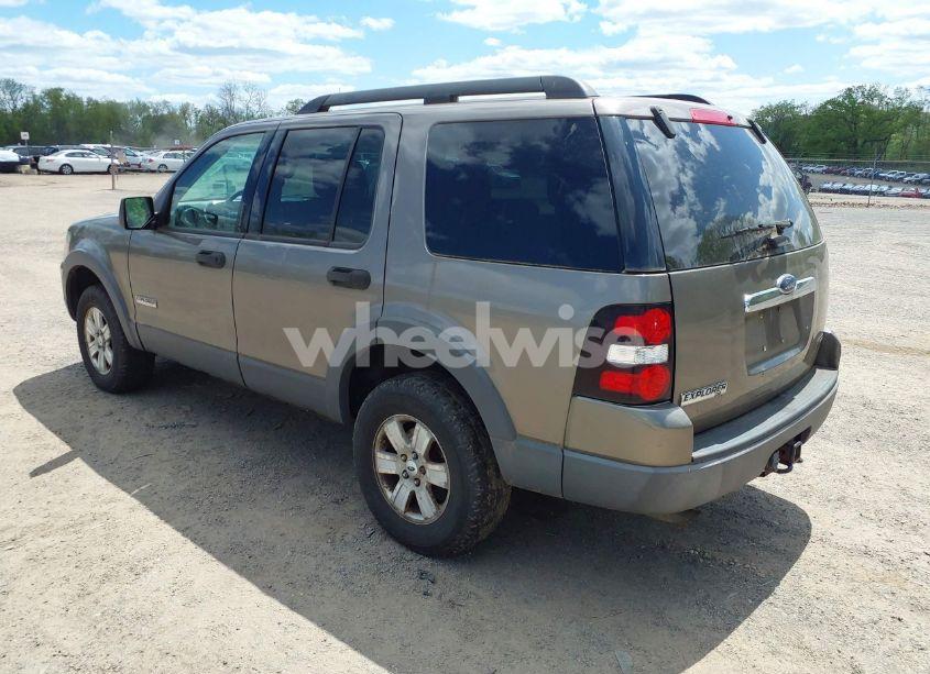 Photo 3 of 2006 Ford Explorer XLT (VIN 1FMEU73E96UA31318)