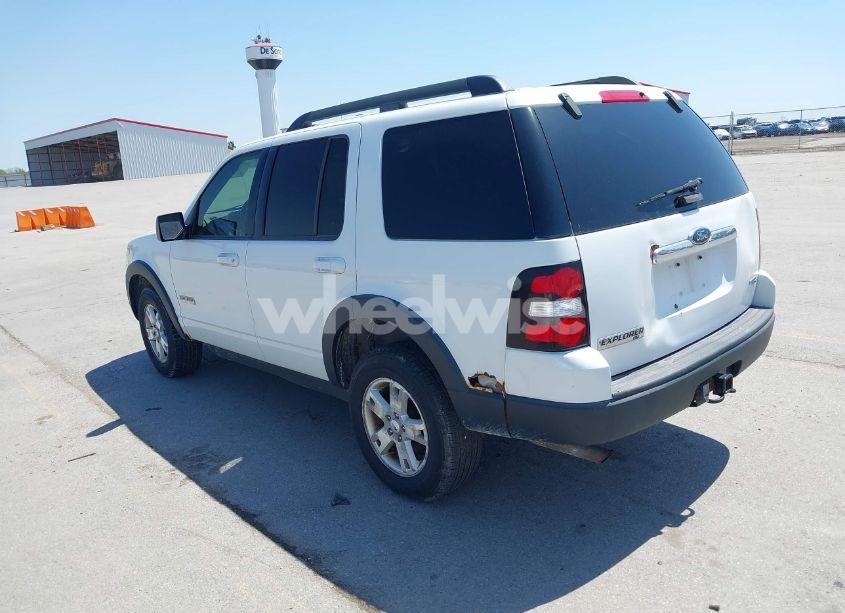 Photo 3 of 2007 Ford Explorer XLT (VIN 1FMEU73EX7UB65188)