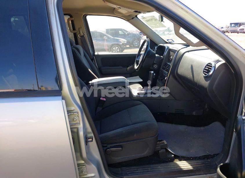 Photo 5 of 2009 Ford Explorer XLT (VIN 1FMEU73EX9UA14080)