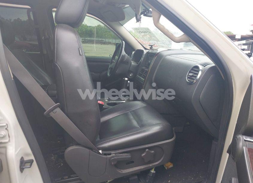 Photo 5 of 2006 Ford Explorer LIMITED (VIN 1FMEU75826UB15066)