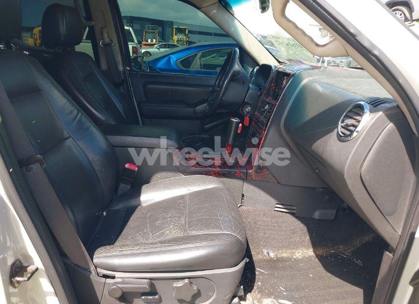 Photo 5 of 2006 Ford Explorer LIMITED (VIN 1FMEU75836ZA16498)