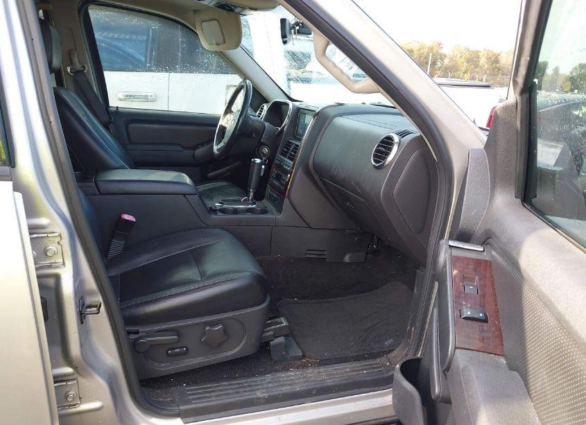 Photo 5 of 2006 Ford Explorer LIMITED (VIN 1FMEU758X6UB26252)