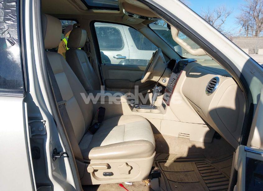 Photo 5 of 2006 Ford Explorer LIMITED (VIN 1FMEU75E06ZA14701)