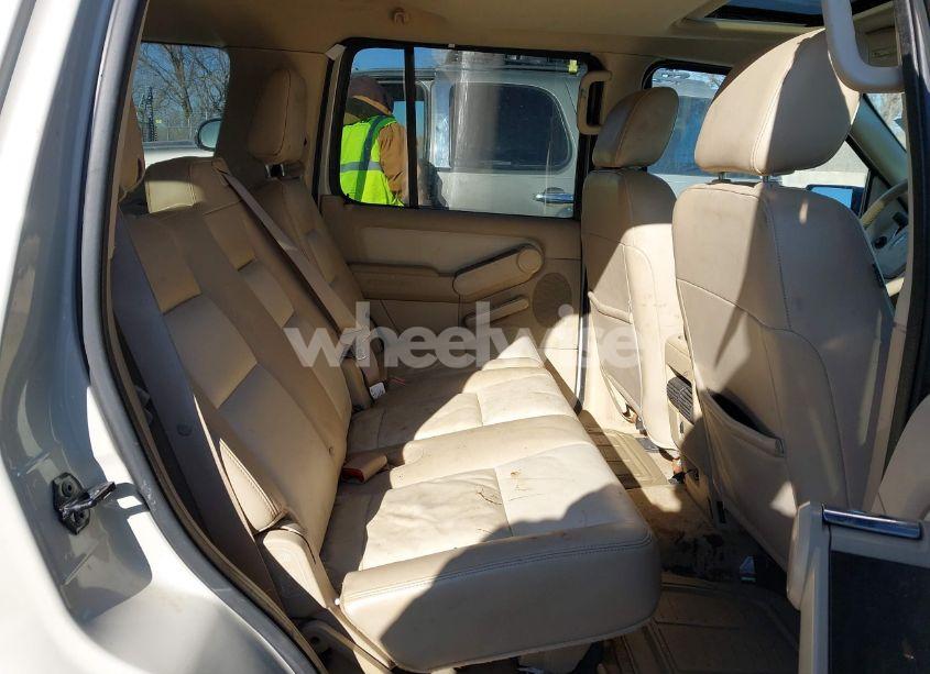 Photo 8 of 2006 Ford Explorer LIMITED (VIN 1FMEU75E06ZA14701)