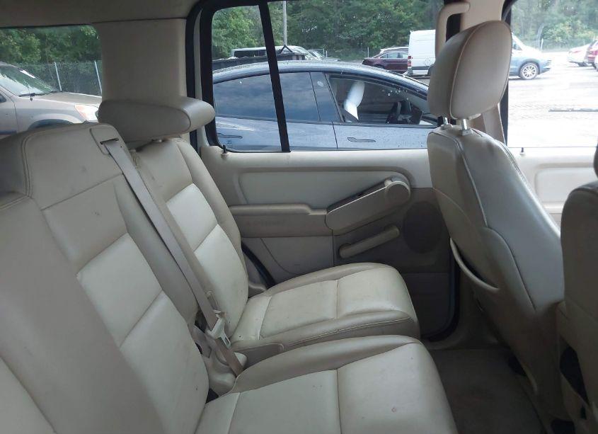 Photo 8 of 2006 Ford Explorer LIMITED (VIN 1FMEU75E76UB51695)