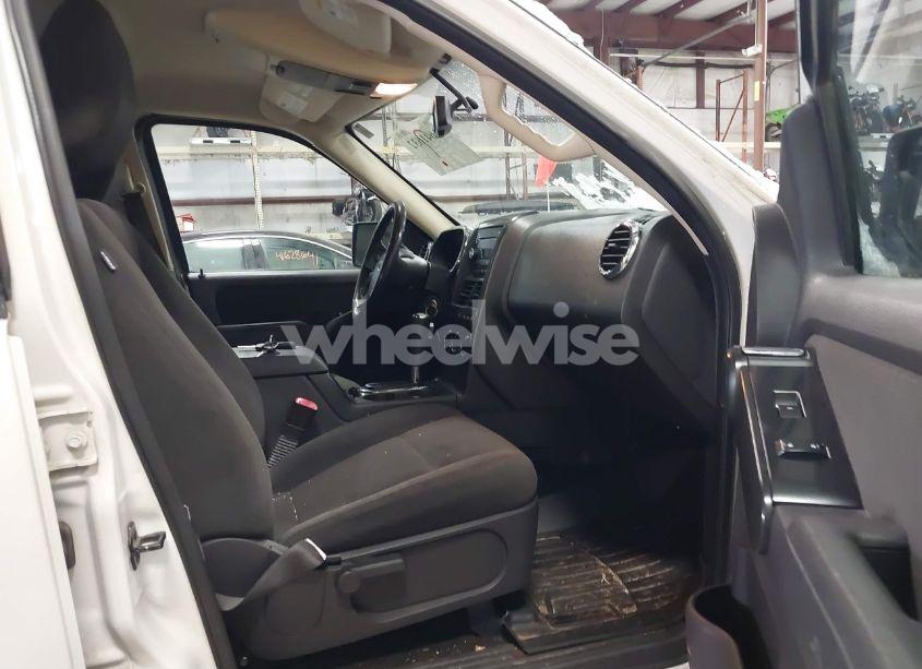 Photo 5 of 2010 Ford Explorer XLT (VIN 1FMEU7DE0AUA12471)