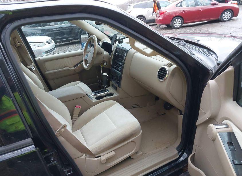 Photo 5 of 2010 Ford Explorer XLT (VIN 1FMEU7DE2AUA32429)