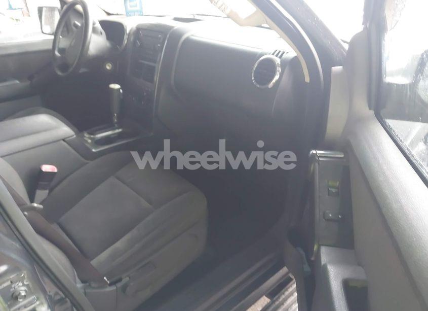 Photo 5 of 2010 Ford Explorer XLT (VIN 1FMEU7DE4AUA46736)