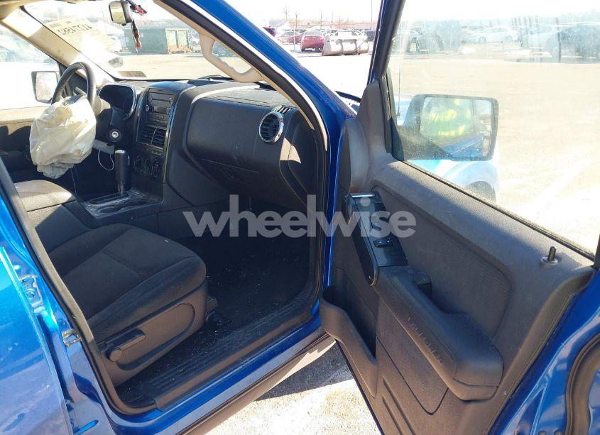 Photo 5 of 2010 Ford Explorer XLT (VIN 1FMEU7DE4AUA80417)