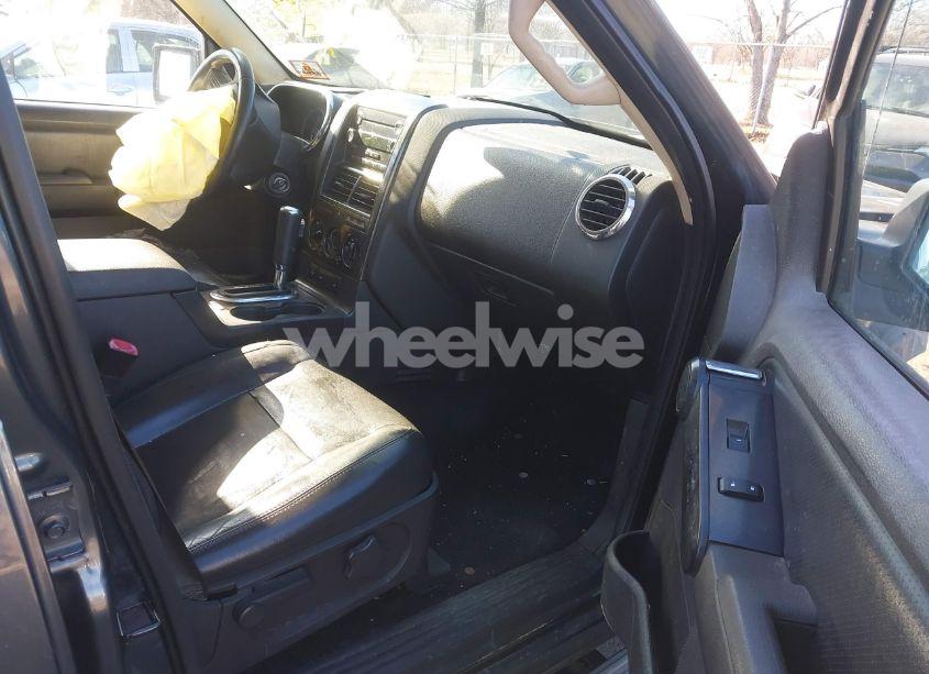 Photo 5 of 2010 Ford Explorer XLT (VIN 1FMEU7DE5AUA69894)