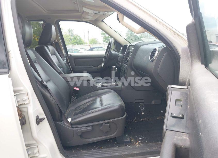 Photo 5 of 2010 Ford Explorer XLT (VIN 1FMEU7DE9AUA42603)