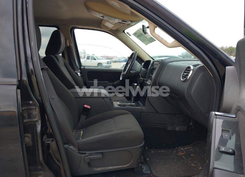 Photo 5 of 2010 Ford Explorer XLT (VIN 1FMEU7DE9AUA99321)