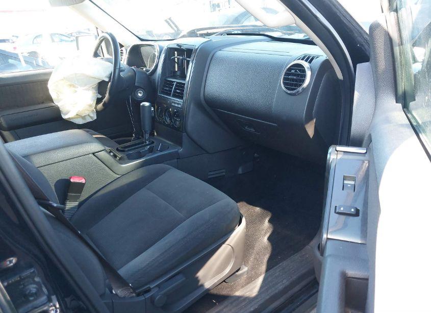 Photo 5 of 2010 Ford Explorer XLT (VIN 1FMEU7DEXAUA30640)