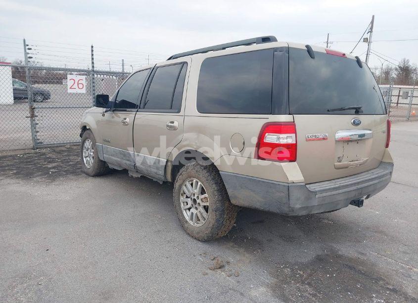 Photo 3 of 2007 Ford Expedition XLT (VIN 1FMFU15517LA64268)