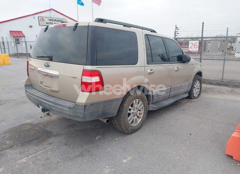 Photo 4 of 2007 Ford Expedition XLT (VIN 1FMFU15517LA64268)
