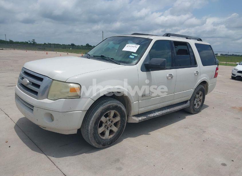 Photo 2 of 2008 Ford Expedition XLT (VIN 1FMFU15588LA74247)