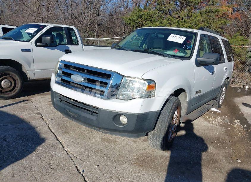 Photo 2 of 2007 Ford Expedition XLT (VIN 1FMFU15597LA72201)