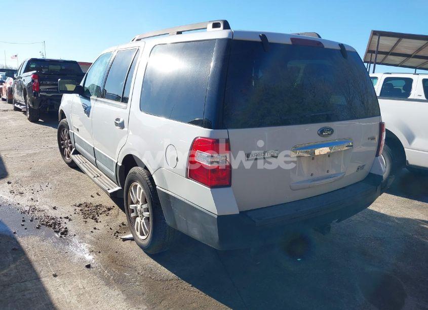 Photo 3 of 2007 Ford Expedition XLT (VIN 1FMFU15597LA72201)