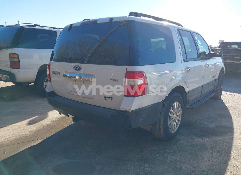 Photo 4 of 2007 Ford Expedition XLT (VIN 1FMFU15597LA72201)