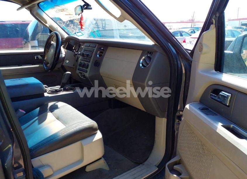 Photo 5 of 2007 Ford Expedition XLT (VIN 1FMFU155X7LA06840)