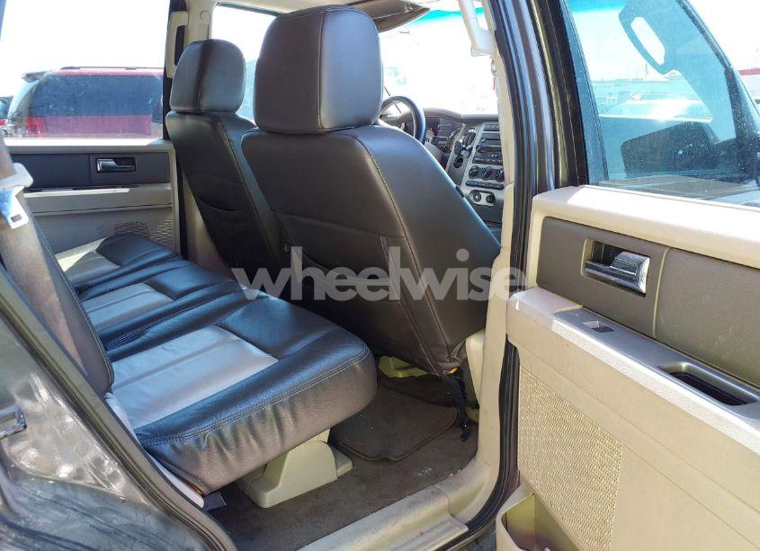 Photo 8 of 2007 Ford Expedition XLT (VIN 1FMFU155X7LA06840)