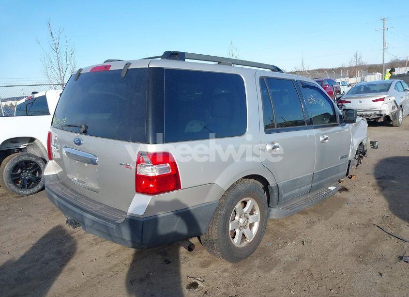 Photo 4 of 2007 Ford Expedition XLT (VIN 1FMFU155X7LA89024)