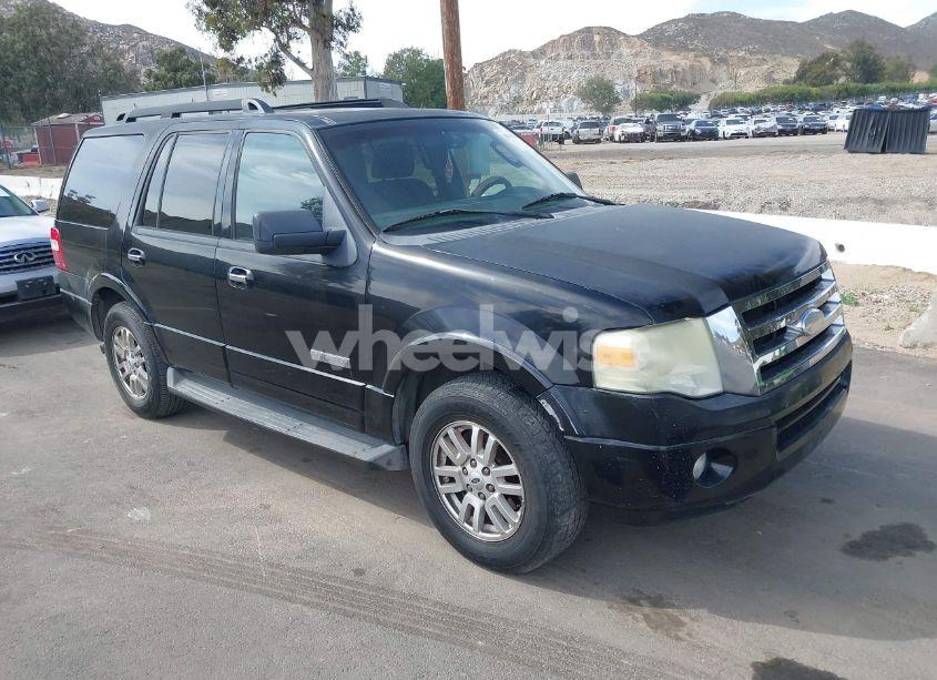 2008 Ford Expedition XLT (VIN 1FMFU155X8LA50015) main photo